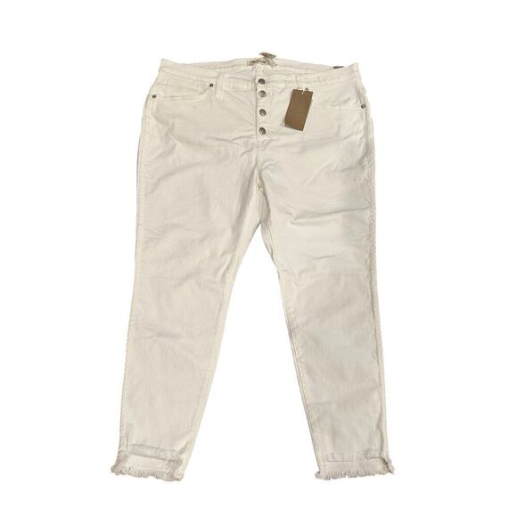 Madewell Petite 10" High-Rise Skinny Jeans in Pure White: Step-Hem Edition - Picture 6 of 11